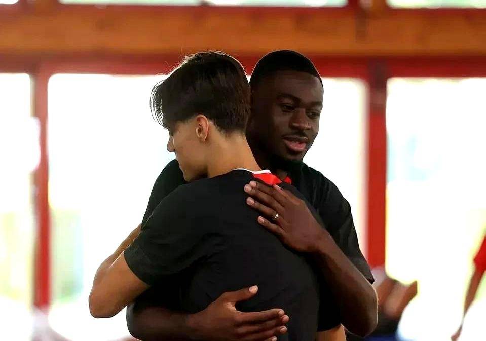 貂蝉变门神！800万铁腰锁死意甲，米兰防线让前锋浪射不慌